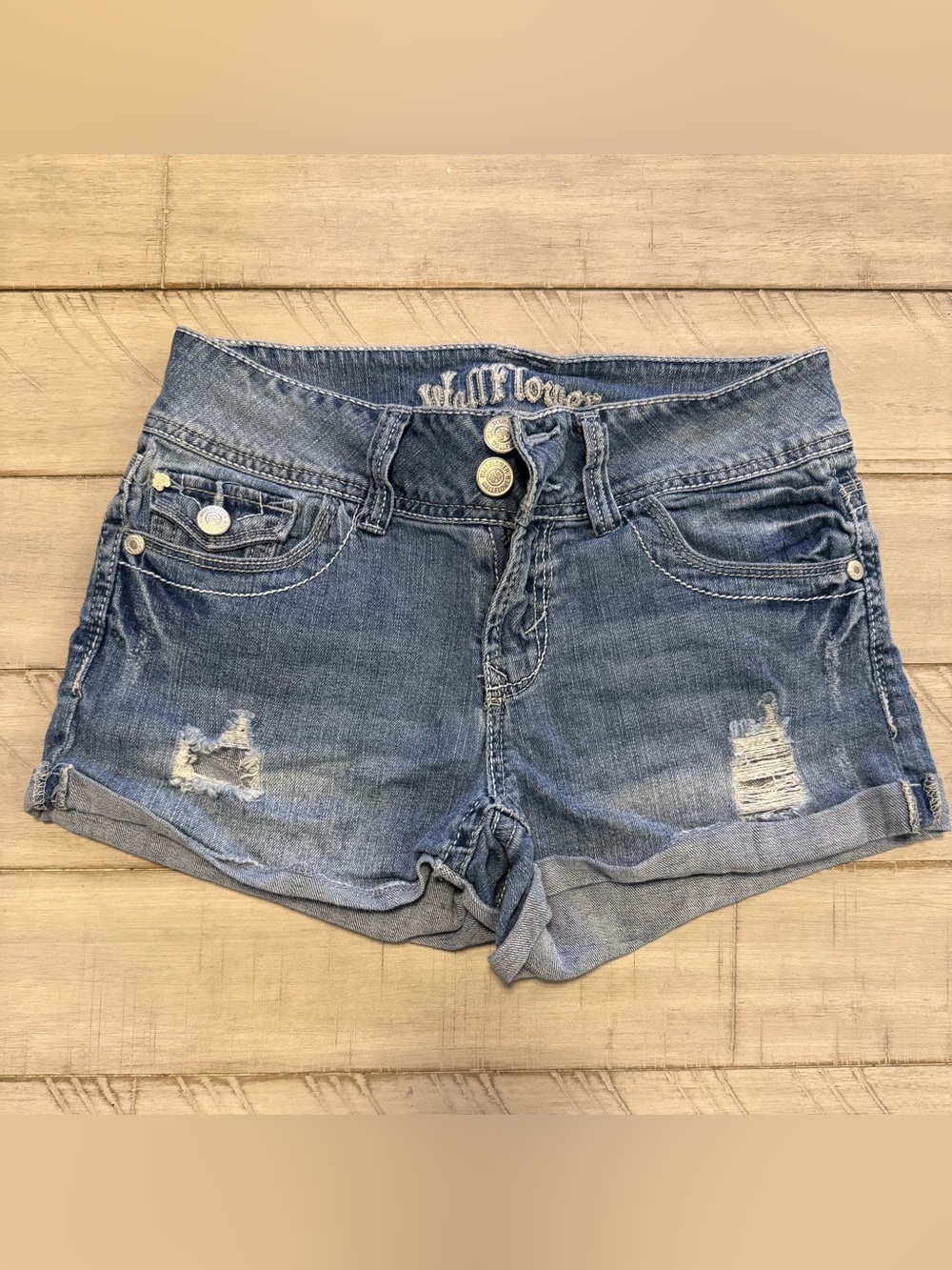 Women’s Wildflowers Blue Distressed Denim Shorts Size 5